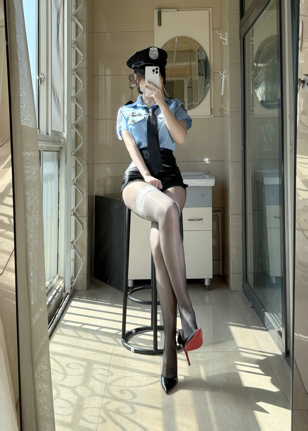 不可爱羚 - 高价定制 女警制服 [48P,8V-1.04GB] tg@simisebaisi 【丝足阁】018.webp